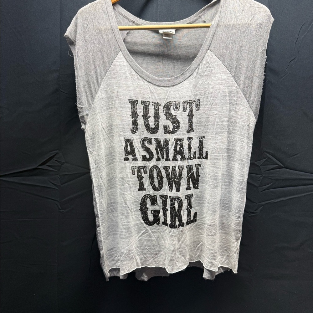 Daytrip Gray Graphic Tee - Just a Small Town Girl Sz Lg (15ax)